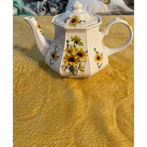Sadler sunflower Teapot